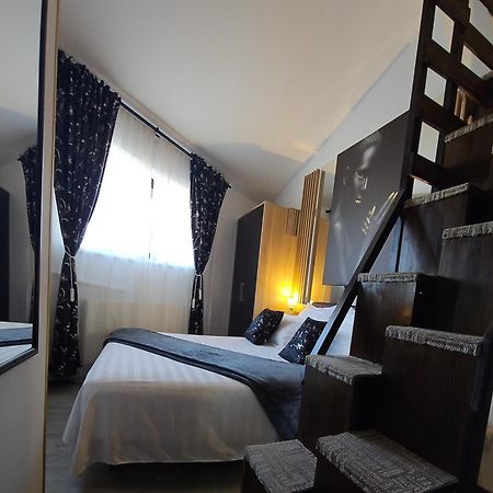Hotel Theline Bukarest Exterior foto