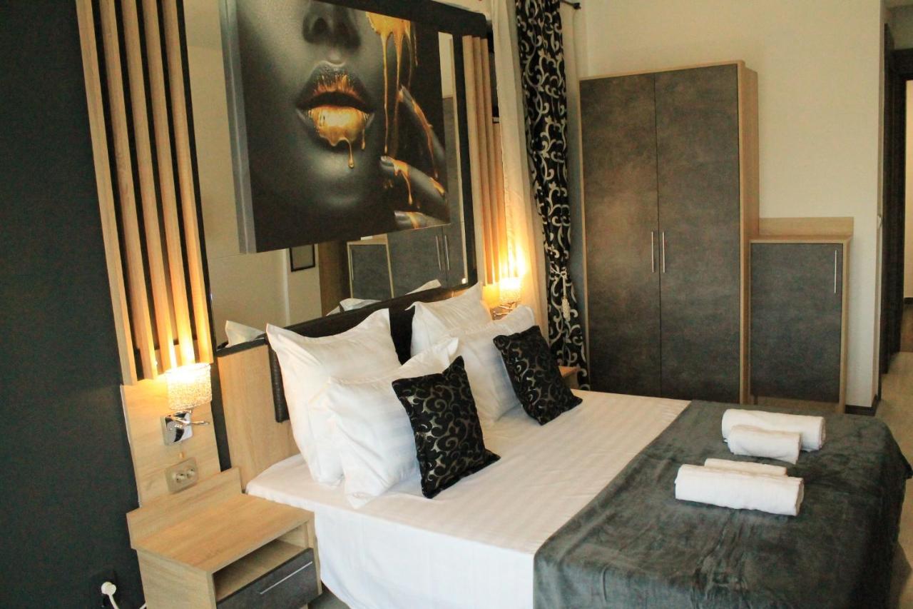 Hotel Theline Bukarest Exterior foto