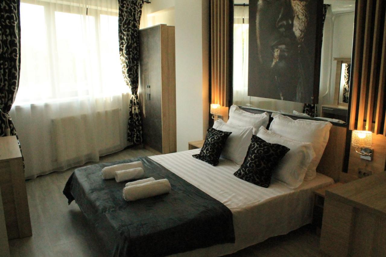 Hotel Theline Bukarest Exterior foto