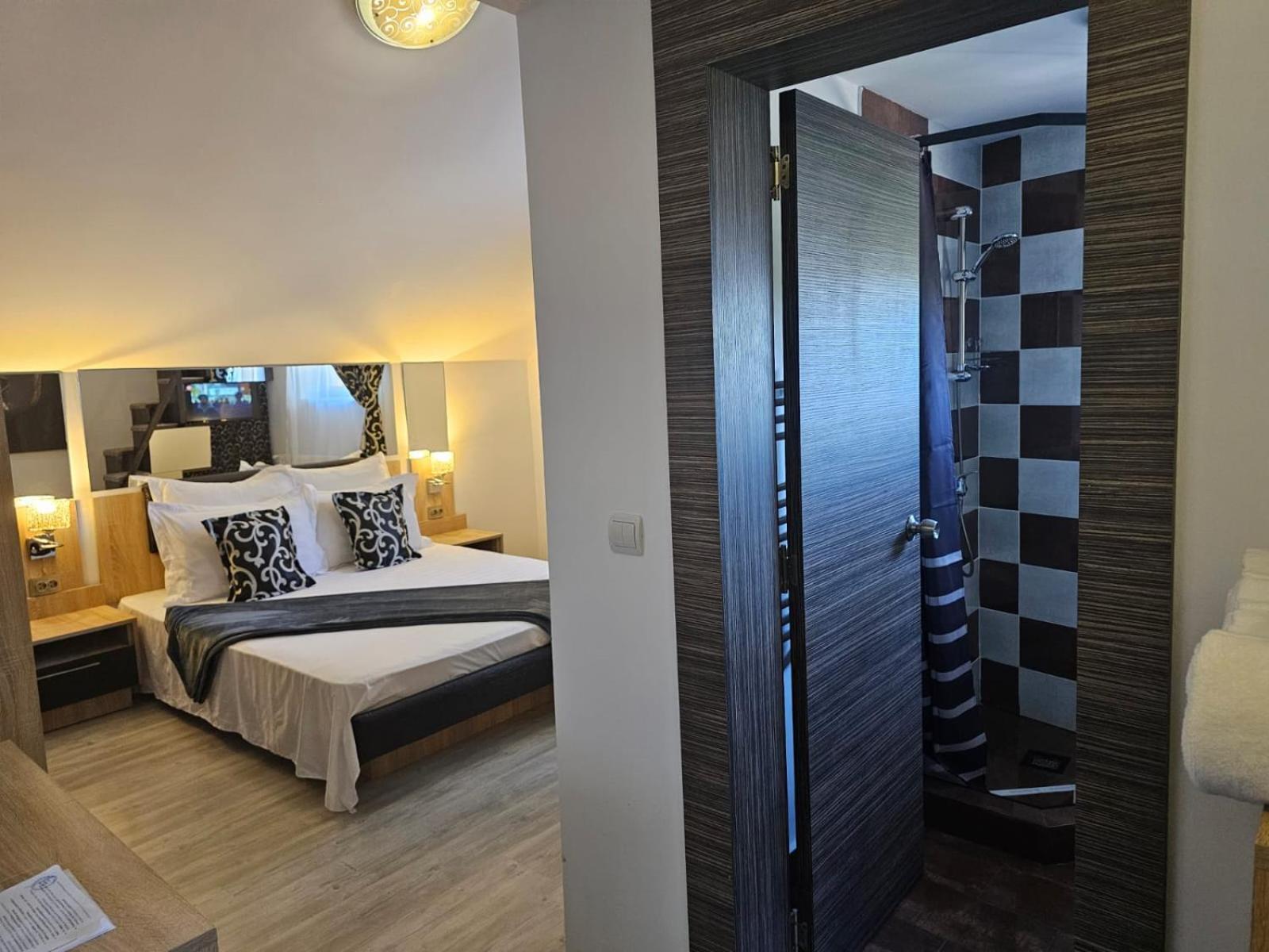 Hotel Theline Bukarest Exterior foto