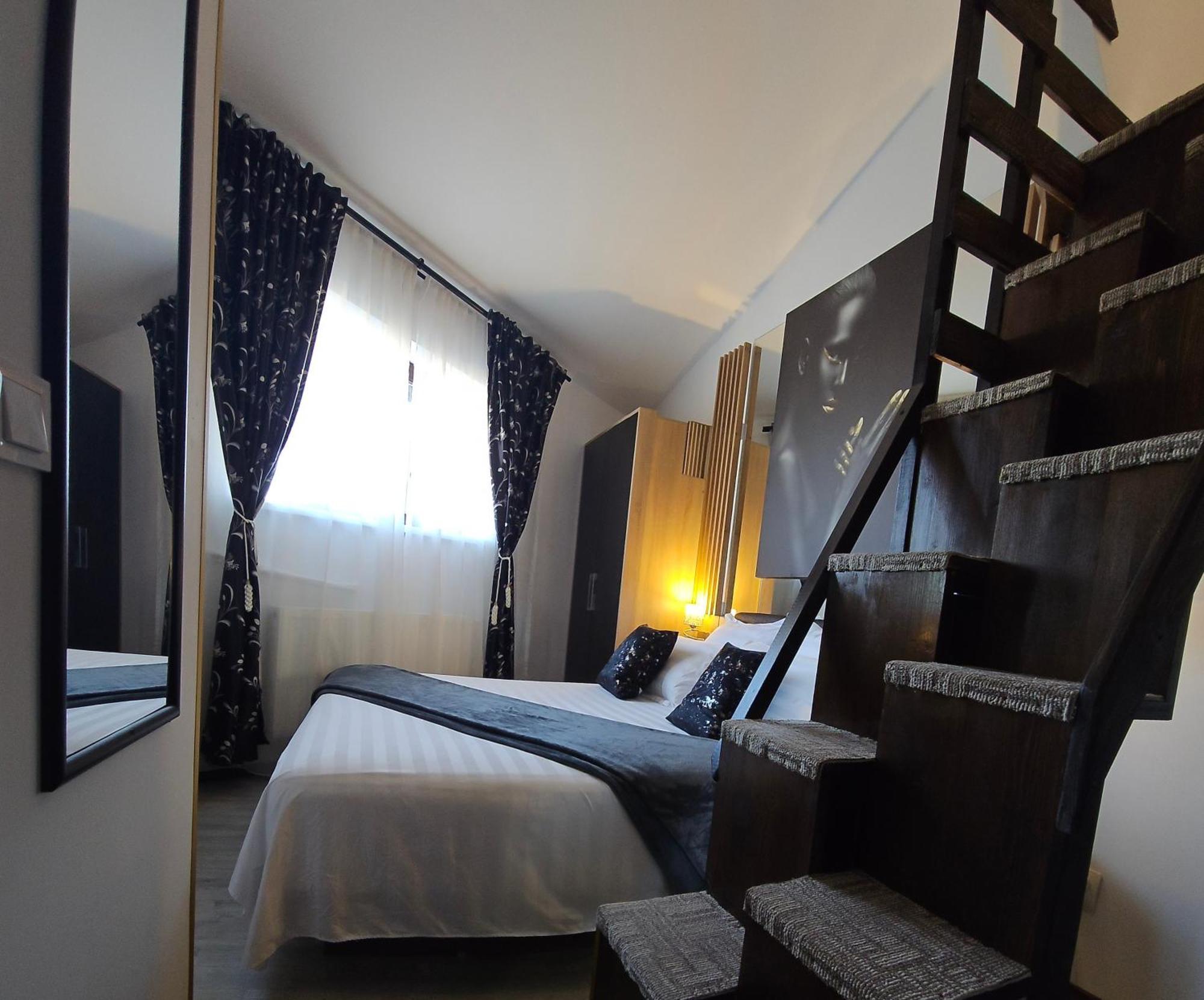 Hotel Theline Bukarest Exterior foto
